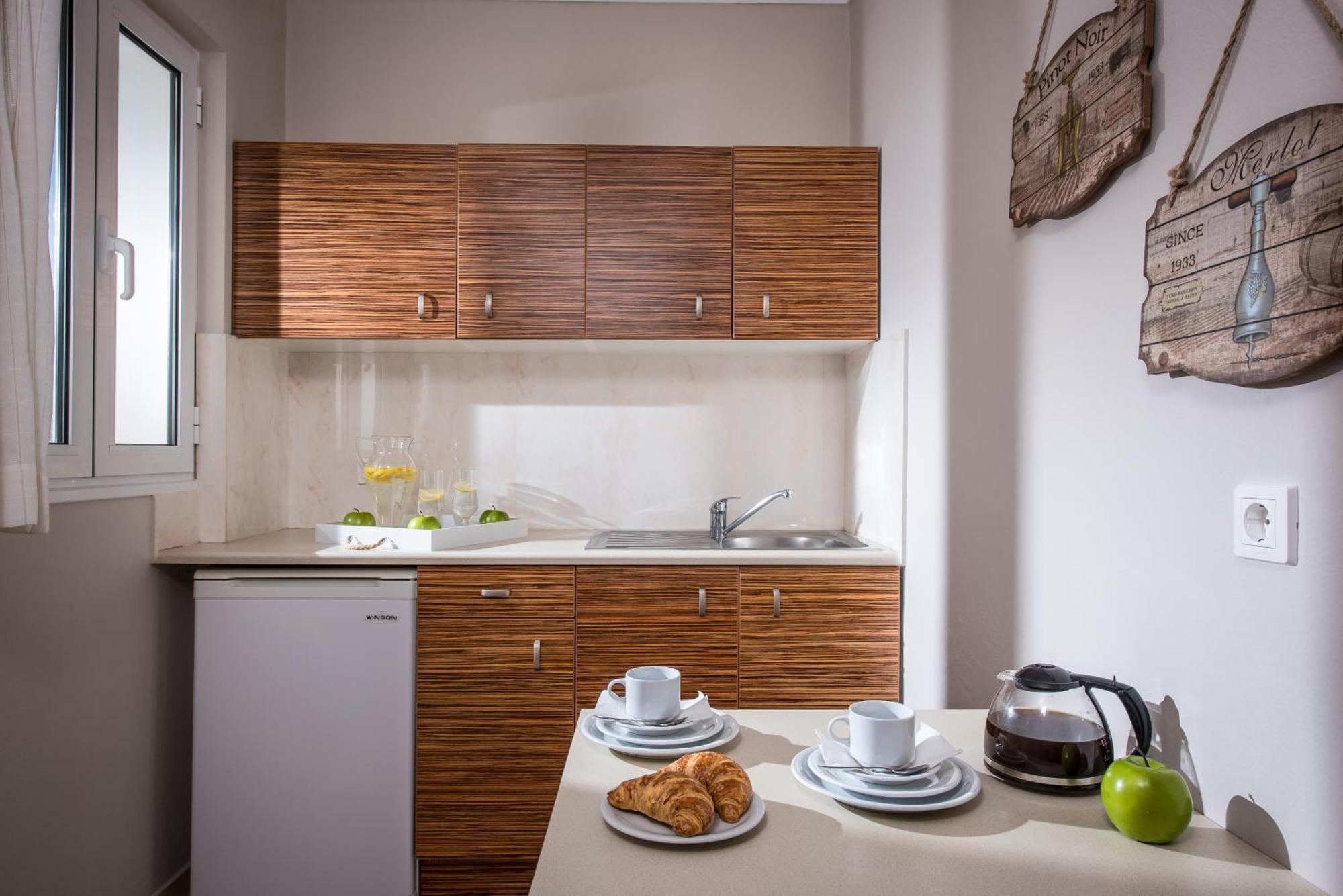 Ammos Boutique Apartments & Suites ماليا الغرفة الصورة