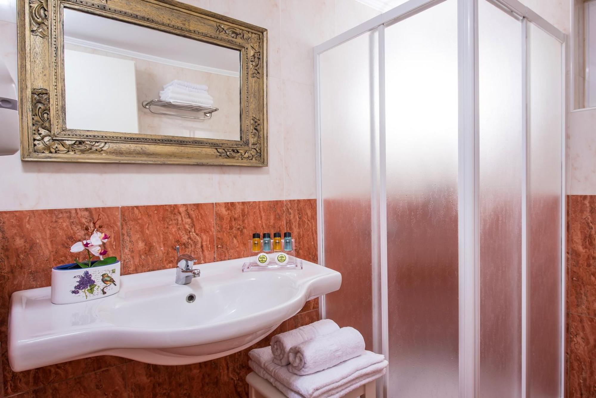 Ammos Boutique Apartments & Suites ماليا الغرفة الصورة